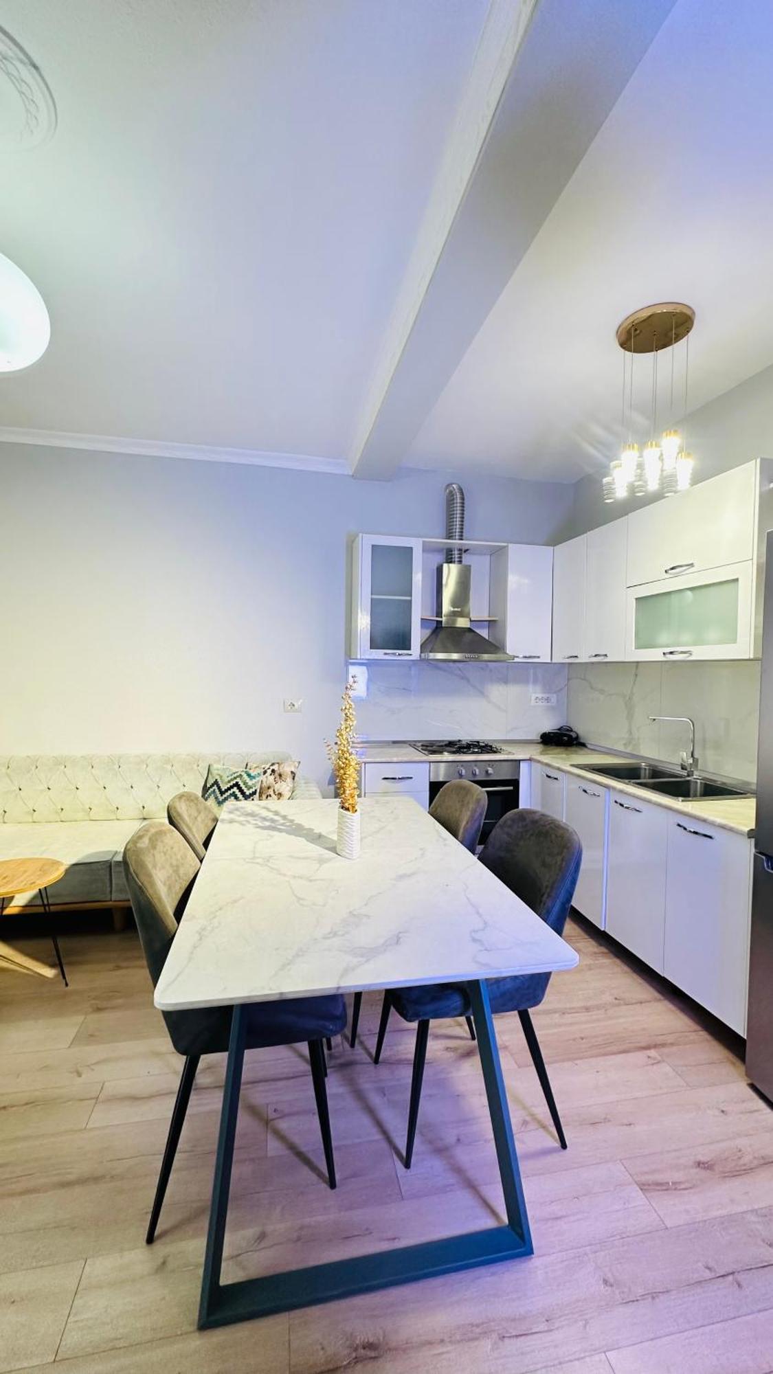 Bllok: Central Cozy Stay, 24/7 Self Check-In Tirana Exterior photo