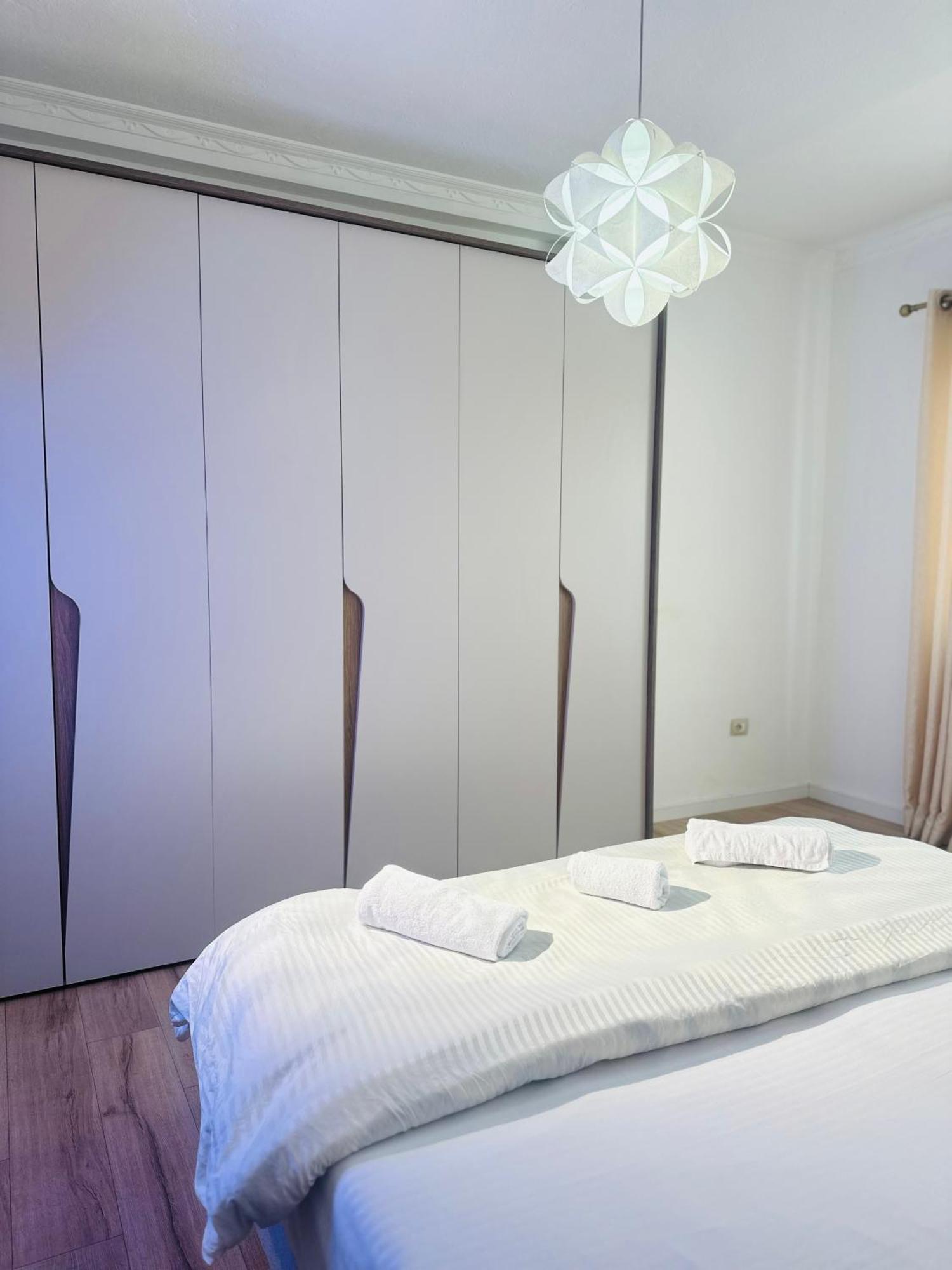 Bllok: Central Cozy Stay, 24/7 Self Check-In Tirana Exterior photo